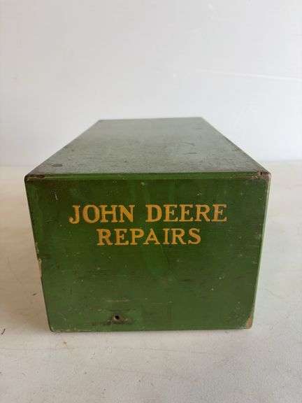 John Deere repairs box