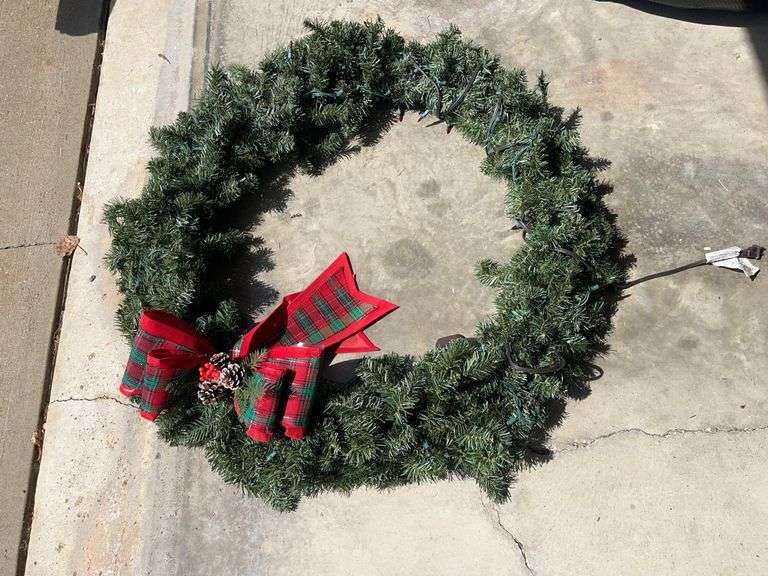 36” Lighted Wreath