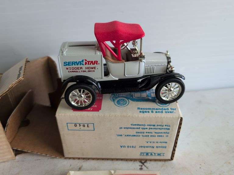 Ertl 1913 Model T delivery bank and ServiStar 1918 runabout bank