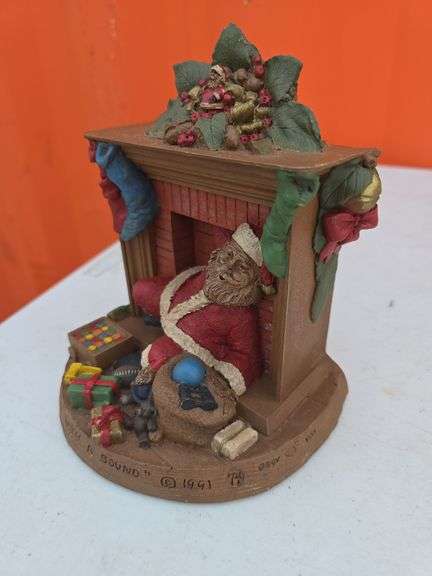 TOM CLARK DOWN WITH A BOUND FIGURINE
