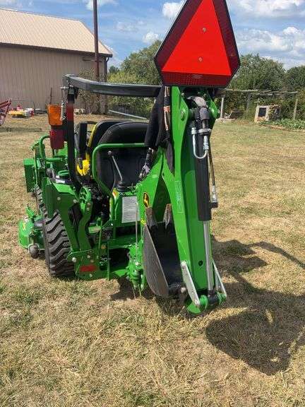 John Deere 1025 R Tractor , (Only 90 Hours ) Sharp Unit !!