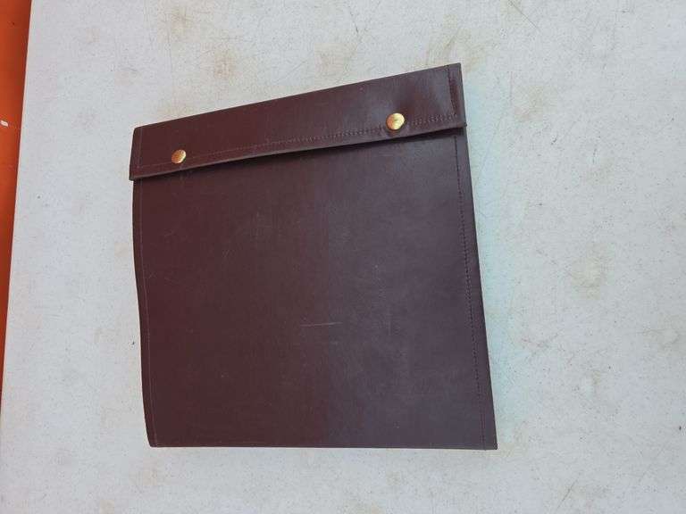 LOT OF 22 POCKET KNIVES IN HOLDER