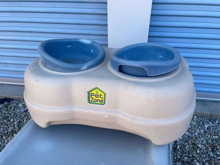 Pet Porter dog kennel and Pet Zone dog food & water dishes