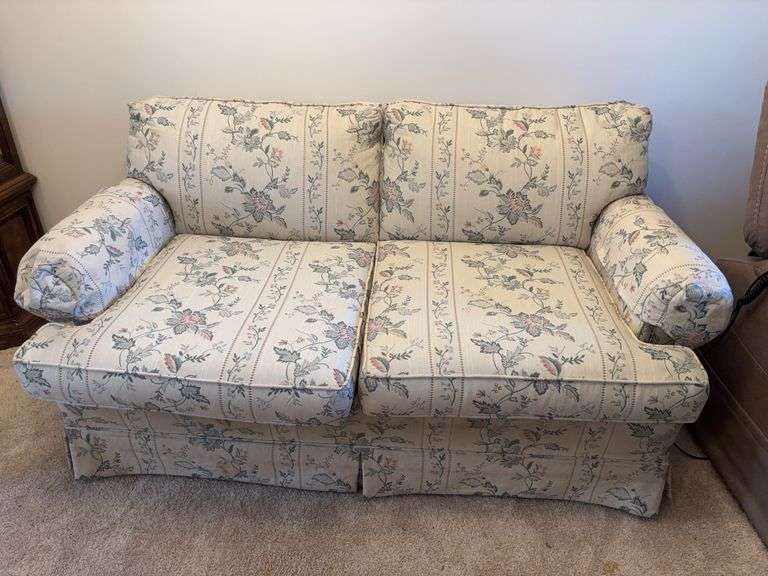 Flower Loveseat (clean )5ft Wide