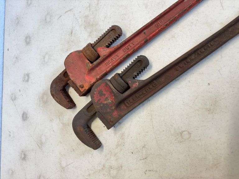 2 Pipe Wrenches