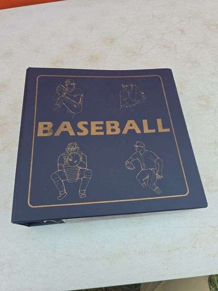 BINDER WITH BASEBALL CARDS