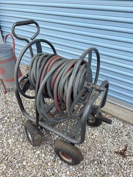 Garden hose with cart - most wheels are flat