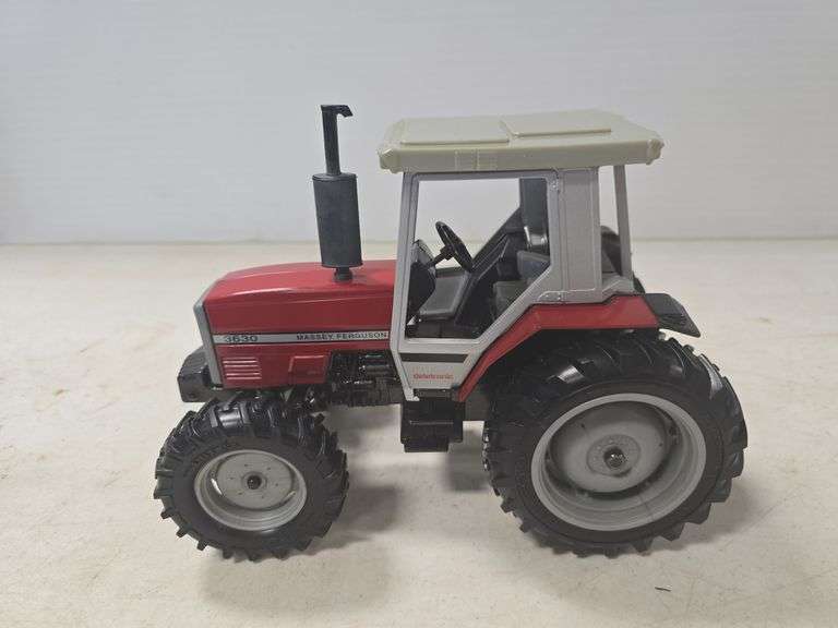 ERTL MASSEY FERGUSON 3630 1/16 SCALE TOY TRACTOR