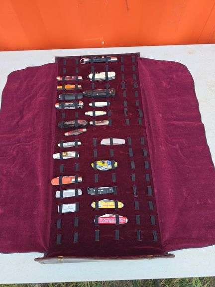 LOT OF 22 POCKET KNIVES IN HOLDER