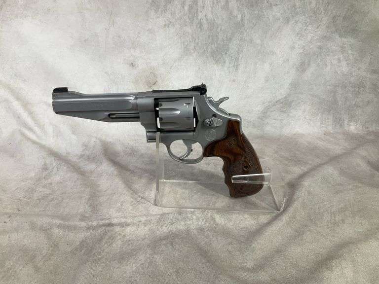Smith & Wesson performance center 627-5 357 magnum serial #DDL4745