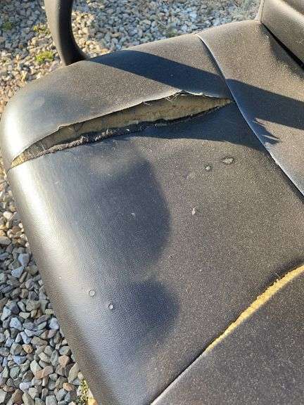 (3) office swivel chairs