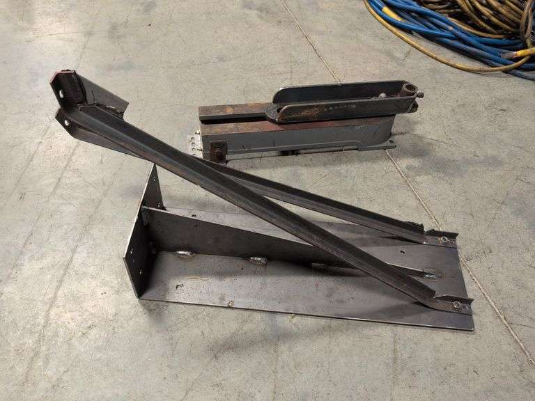 (2) metal pieces - part of wood lathe