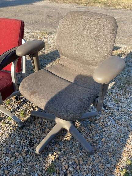 (3) office swivel chairs