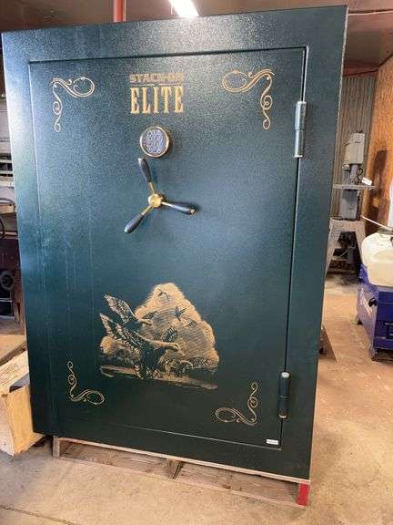 Stack-On Elite 26 Gun Safe (Very Clean)43” W 59” H 26” D- Have Combination
