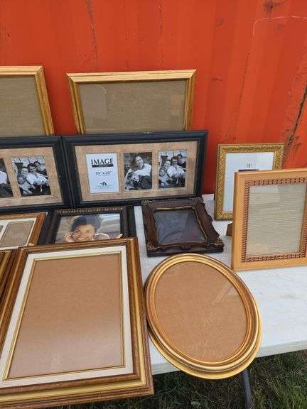 LOT OF PICTURE FRAMES