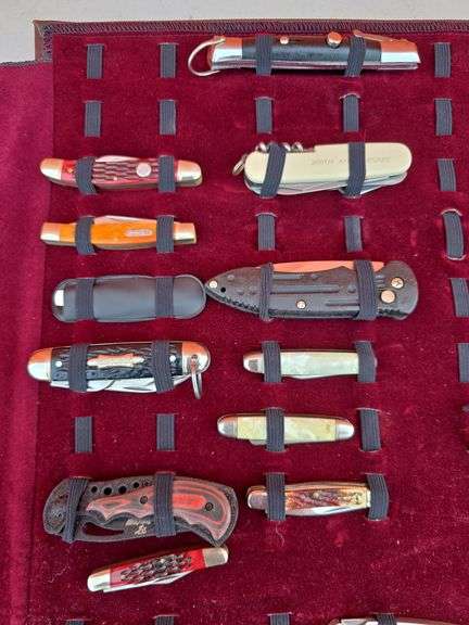 LOT OF 22 POCKET KNIVES IN HOLDER