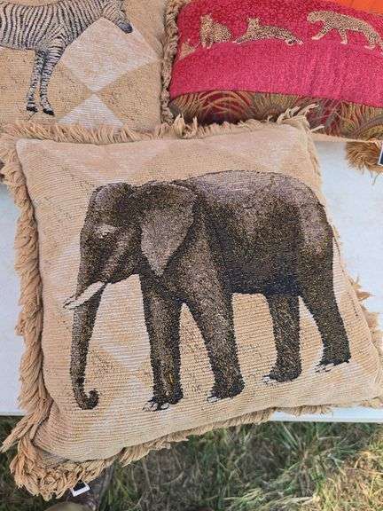 LOT OF ANIMAL PILLOWS