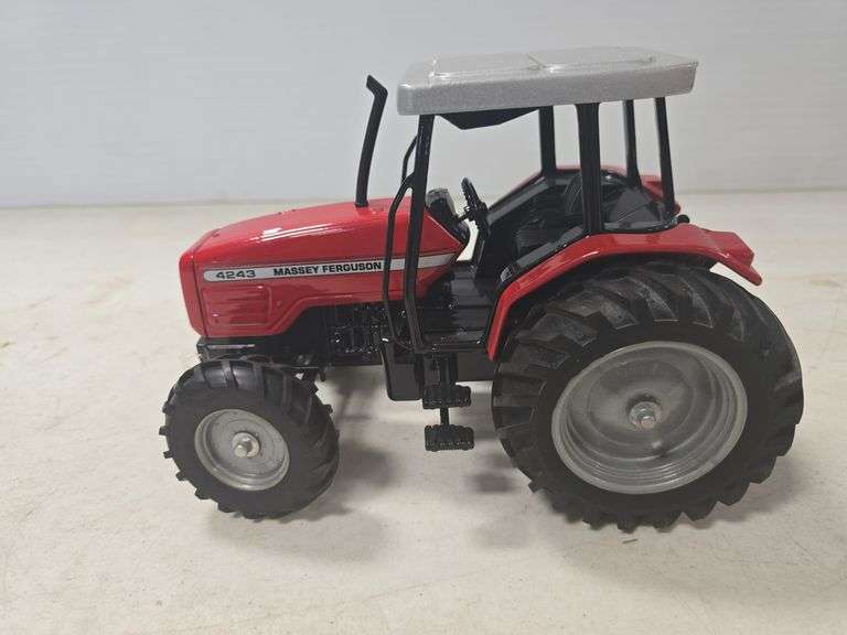 SCALE MODELS MASSEY FERGUSON 4243 1/16 SCALE TOY TRACTOR