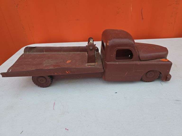 EARLY STRUTCO METAL TOY TRUCK
