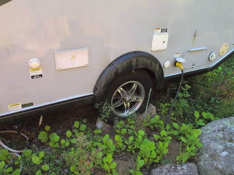 2018 NuCamp Tab 400 pull-behind camper