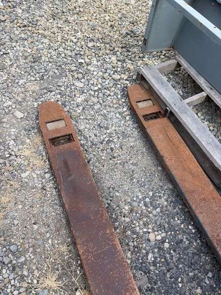 Blue Giant Fork Pallet Jack(works)