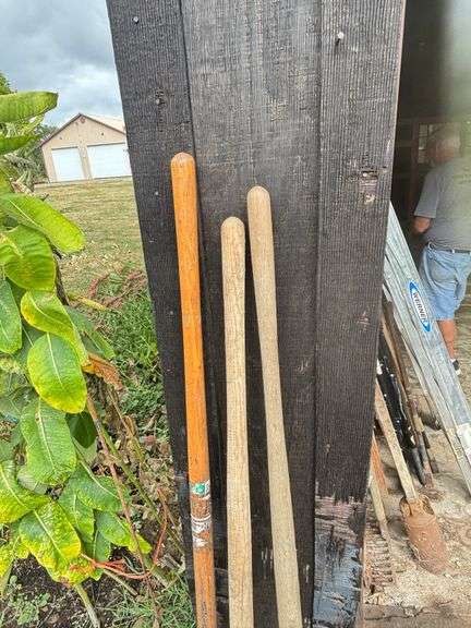 3 Shovels