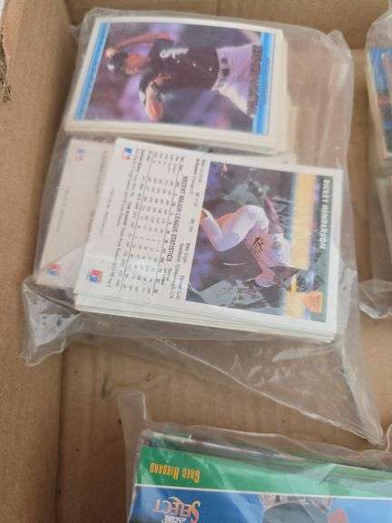 LOT OF BASEBALL CARDS