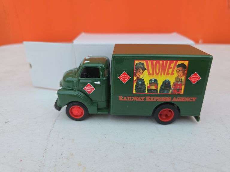 ERTL LIONEL DIE CAST BOX TRUCK NIB