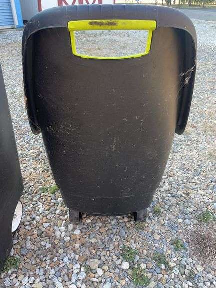Rubbermaid trash can with yard cart
