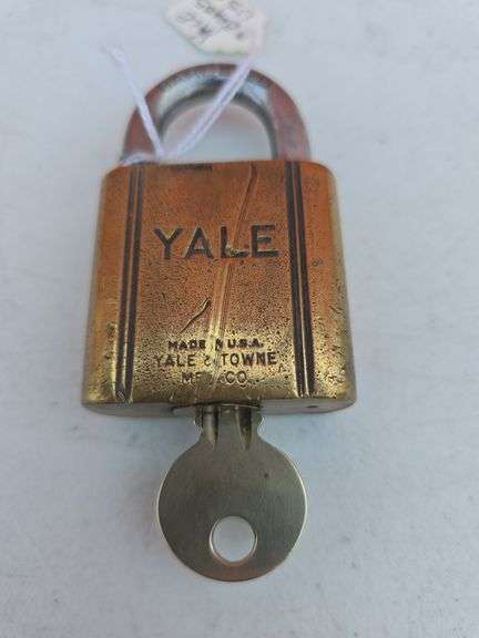 YALE BRASS PADLOCK WITH KEY