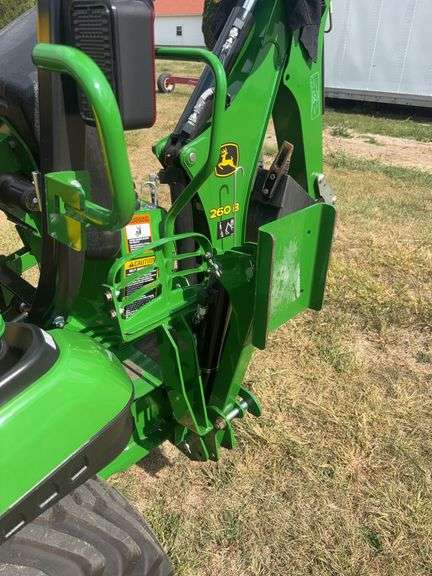 John Deere 1025 R Tractor , (Only 90 Hours ) Sharp Unit !!