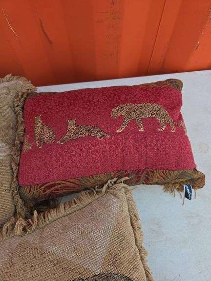 LOT OF ANIMAL PILLOWS