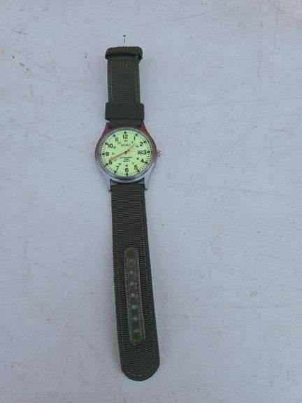 SOKI WATER RESISTANT WATCH RUNS