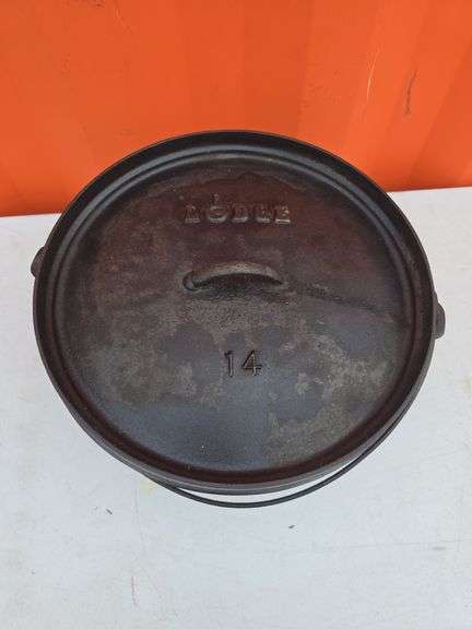 LODGE #14 CAST IRON POT WITH LID