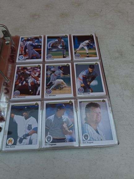 BINDER WITH BASEBALL CARDS