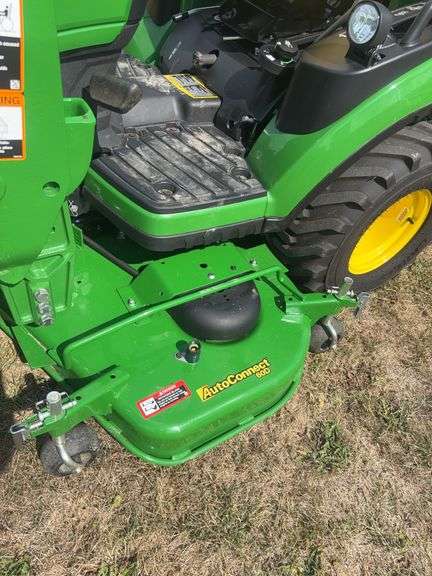 John Deere 1025 R Tractor , (Only 90 Hours ) Sharp Unit !!