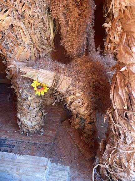 (3) Corn fodder decorative horses & decorative lattices