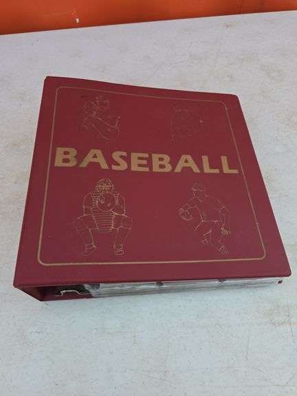 FOLDER WITH BASEBALL CARDS