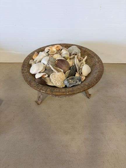 Decorative bowl with stand and shells