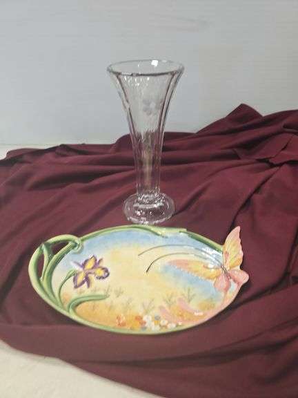 EDGED GLASS CRYSTAL VASE AND BUTTERFLY DISH