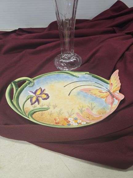 EDGED GLASS CRYSTAL VASE AND BUTTERFLY DISH