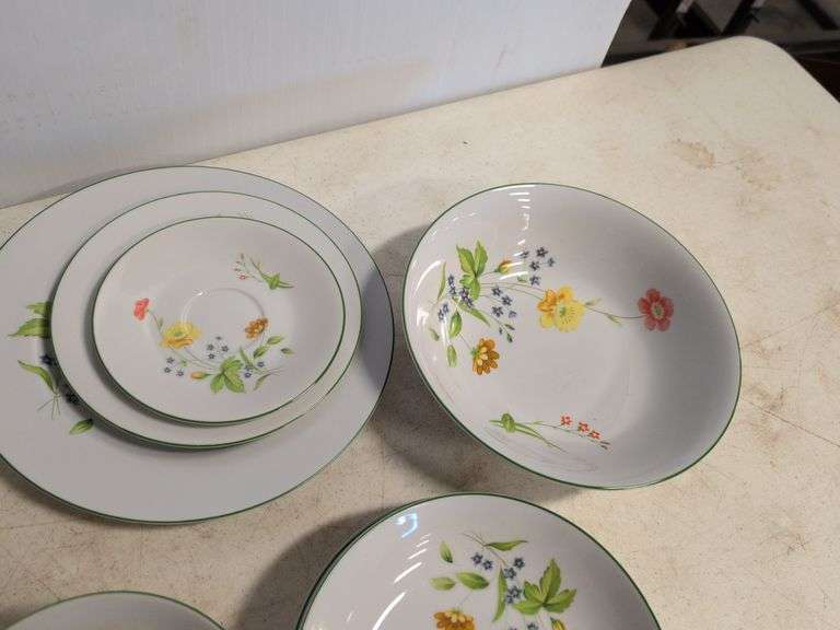 Matching flower dish set - see photos