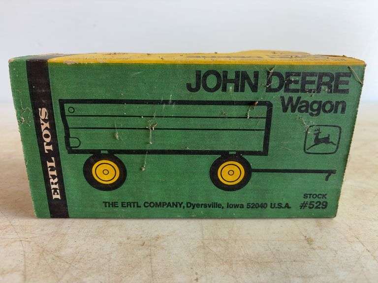 John Deere wagon, stock #529 - 1/16 scale, dirty