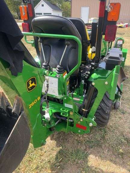 John Deere 1025 R Tractor , (Only 90 Hours ) Sharp Unit !!