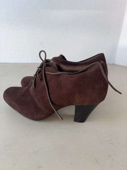 Clark’s Brown Suede Shoes size 8.5