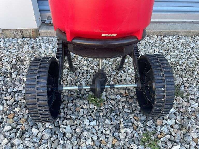 Earthway Ev-N-Spred seeder