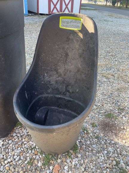 Rubbermaid trash can with yard cart