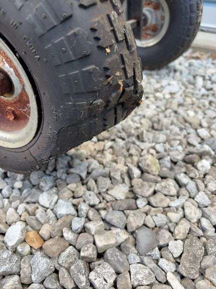 Garden hose with cart - most wheels are flat