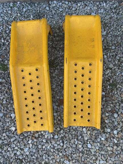 (2) metal car ramps