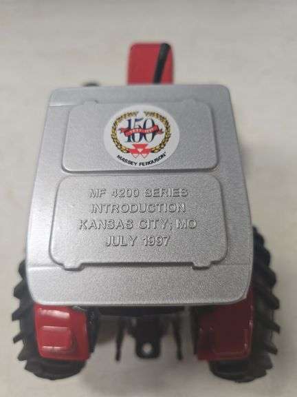 SCALE MODELS MASSEY FERGUSON 4270 1/16 SCALE TOY TRACTOR